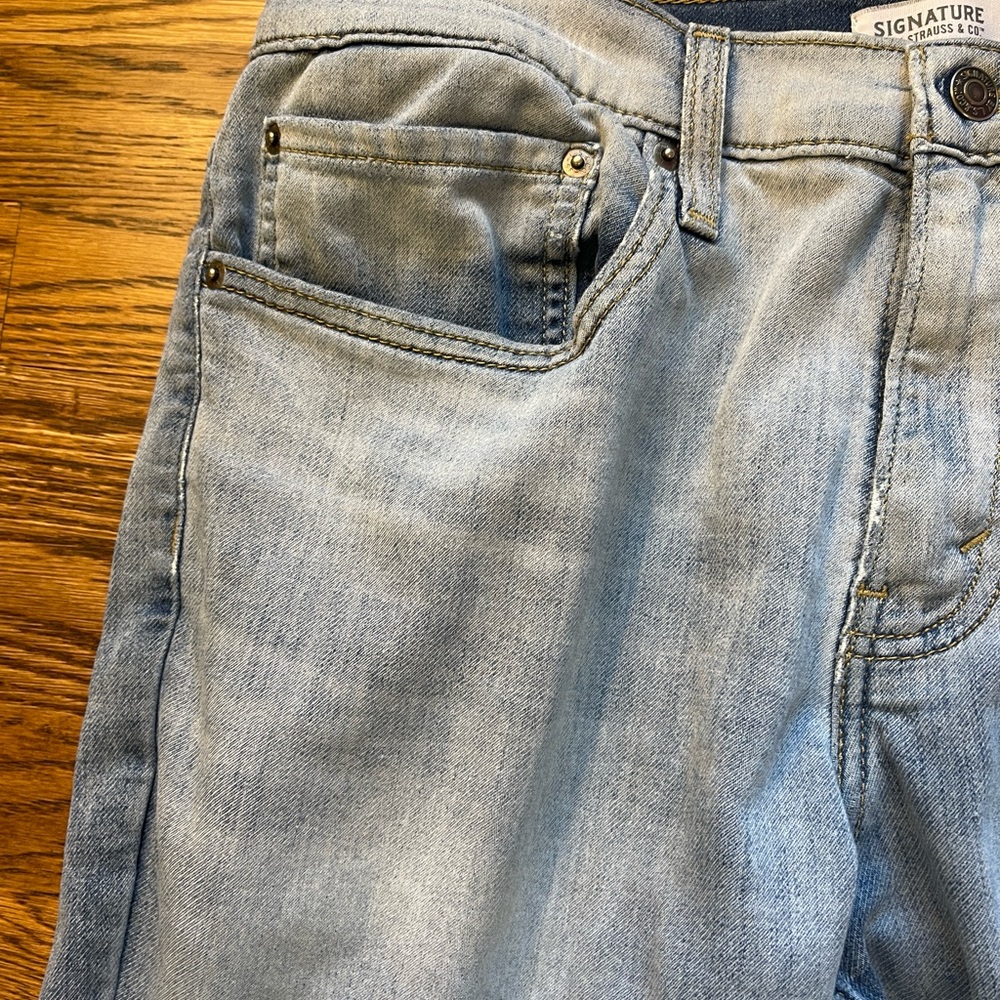 Signature Men’s Levi Strauss & Co. Distressed Denim Faded Light Wash Jeans 34x32 - Picture 2 of 16